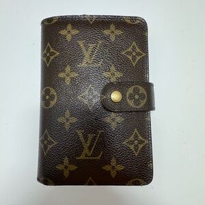 Louis Vuitton Monogram Medium Wallet